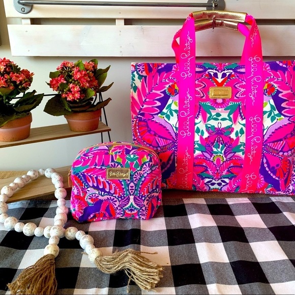 Lilly Pulitzer 2pc. Tote/Cosmetics case in "Resort White "Shes Too Fly" NWT - Picture 3 of 12